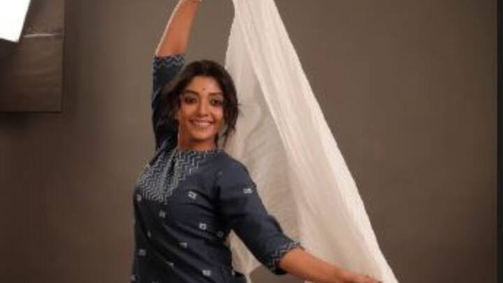 রপরে সোমনাথকে যখন দেখা যায়, তখন তার বছর ৩০ বয়স। বাবার বন্ধুর মেয়ে সাঁঝকে বিয়ে করার কথা তার। কিন্তু হঠাৎ ছেলেবেলার মানিকপুরে এসে কীভাবে বদলে যায় তার জীবন, সেই গল্পই বলবে, ‘রাস’।