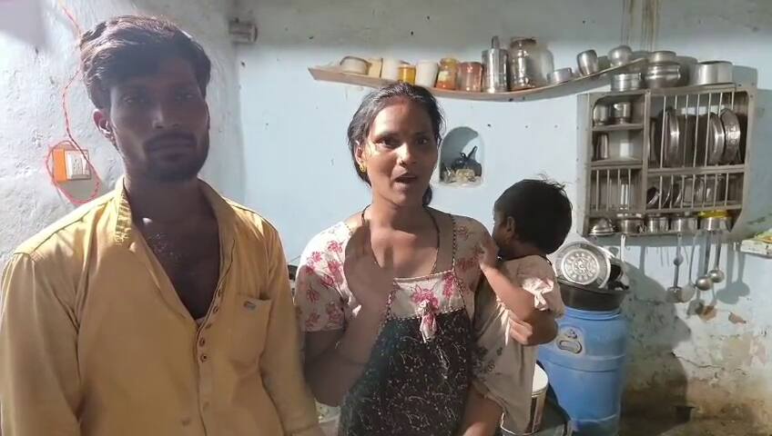 Viral News: అర్ధరాత్రి ఏవో వింత శబ్ధాలు, కాలనీ వాసులు ధైర్యం చేసి డోర్ తెరిచి చూస్తే షాక్..