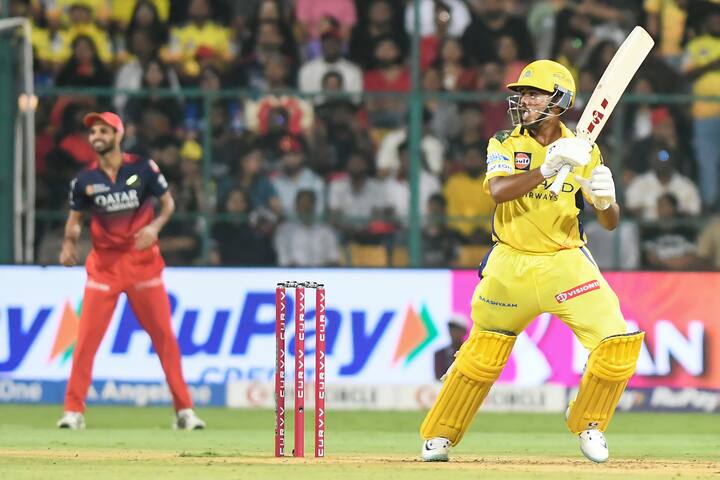 आयुष ने सुरेश रैना के 17 साल पुराने रिकॉर्ड को तोड़ा है. आयुष ने 17 साल और 291 दिन की उम्र में अर्धशतक लगाया. वहीं रैना ने साल 2008 में मुंबई इंडियंस के खिलाफ 21 साल और 148 दिन की उम्र में अर्धशतक लगाया था.