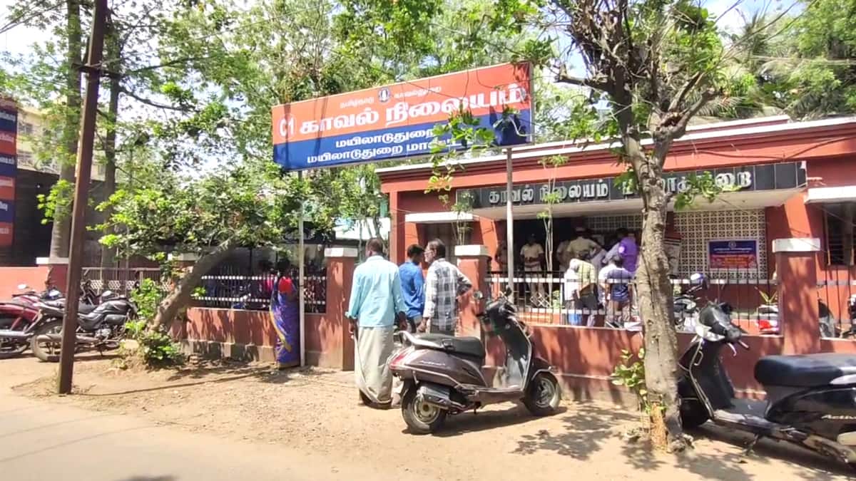 மயிலாடுதுறையில் பயங்கரம்... மருத்துவமனையில் பெண் நோயாளியை கடுமையாக தாக்கிய 2 ஆண்கள்