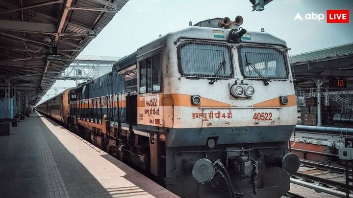 Railway Tatkal Current Booking: आज हम आपको बताएंगे कि करंट टिकट और तत्काल टिकट में क्या अंतर होता है. और क्या होती है इन टिकट को बुक करने की टाइमिंग. पढ़ें पूरी खबर.