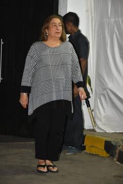 बहन करिश्मा संग दिखीं करीना कपूर, तो गर्लफ्रेंड गौरी के साथ अनिल कपूर का दुख बांटने पहुंचे आमिर खान