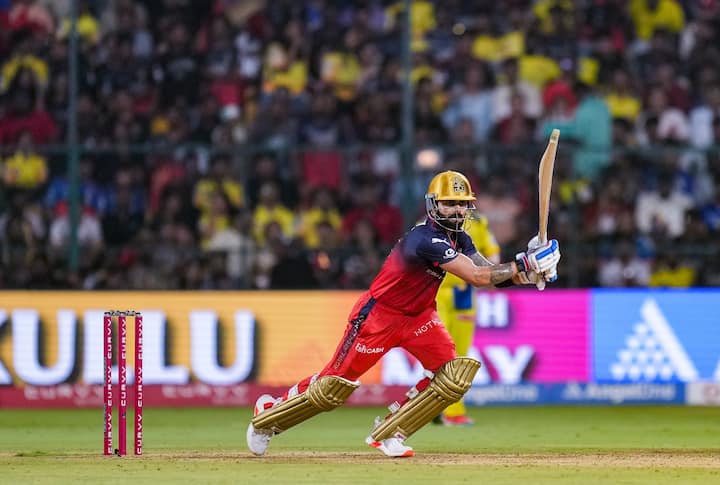 আইপিএলে দুর্দান্ত ছন্দে রয়েছেন বিরাট কোহলি। চেন্নাই সুপার কিংসের বিরুদ্ধে ম্য়াচের পর টুর্নামেন্টে অরেঞ্জ ক্যাপের দৌড়ে শীর্ষে এখন প্রাক্তন ভারত অধিনায়ক।