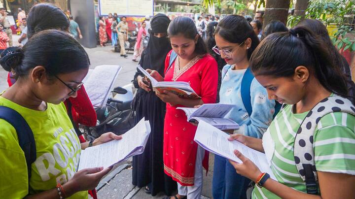 परीक्षेस प्रविष्ट झालेल्या सर्व विद्यार्थ्यांचे विषयनिहाय संपादित केलेले गुण https://maharesult.nic.in या आणि इतर संकेतस्थळांवरुन उपलब्ध होतील व सदर माहितीची प्रत (प्रिंट आउट) घेता येईल. त्याचप्रमाणे Digilocker app मध्ये Digital गुणपत्रिका संग्रहीत करून ठेवण्याची सोय उपलब्ध करून देण्यात आलेली आहे.