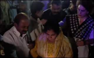 WATCH: Priyanka Gandhi Halts Convoy To Aid Kozhikode Crash Victims On Way To Wayanad