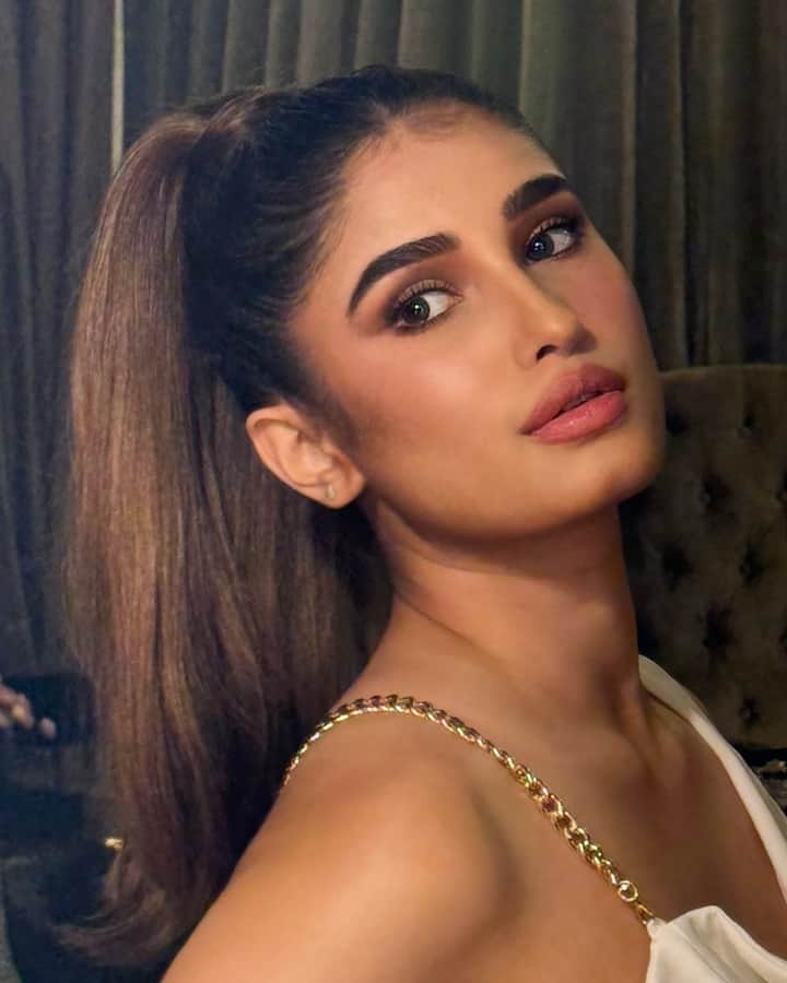 सोशल मीडियावर राशाच्या चाहत्यांची संख्या देखील फार मोठी आहे.