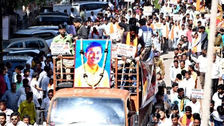 बीडमधील मस्साजोग गावचे सरपंच संतोष देशमुख यांची गेल्यावर्षी निर्घृण हत्या करण्यात आली होती. त्यांच्या हत्येनंतर राज्यभरात संतापाची लाट उसळली होती.