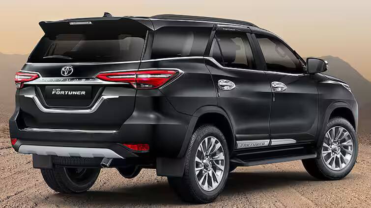 How different is Toyota Fortuner Hybrid from regular Fortuner Know features and details रेगुलर फॉर्च्यूनर से कितनी अलग है Toyota Fortuner Hybrid? यहां जान लीजिए 5 बड़े अंतर