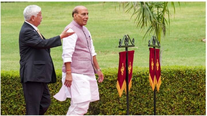 Defence Ministers of Japan and India walked together after the ceremonial reception. (Image Source: PTI)