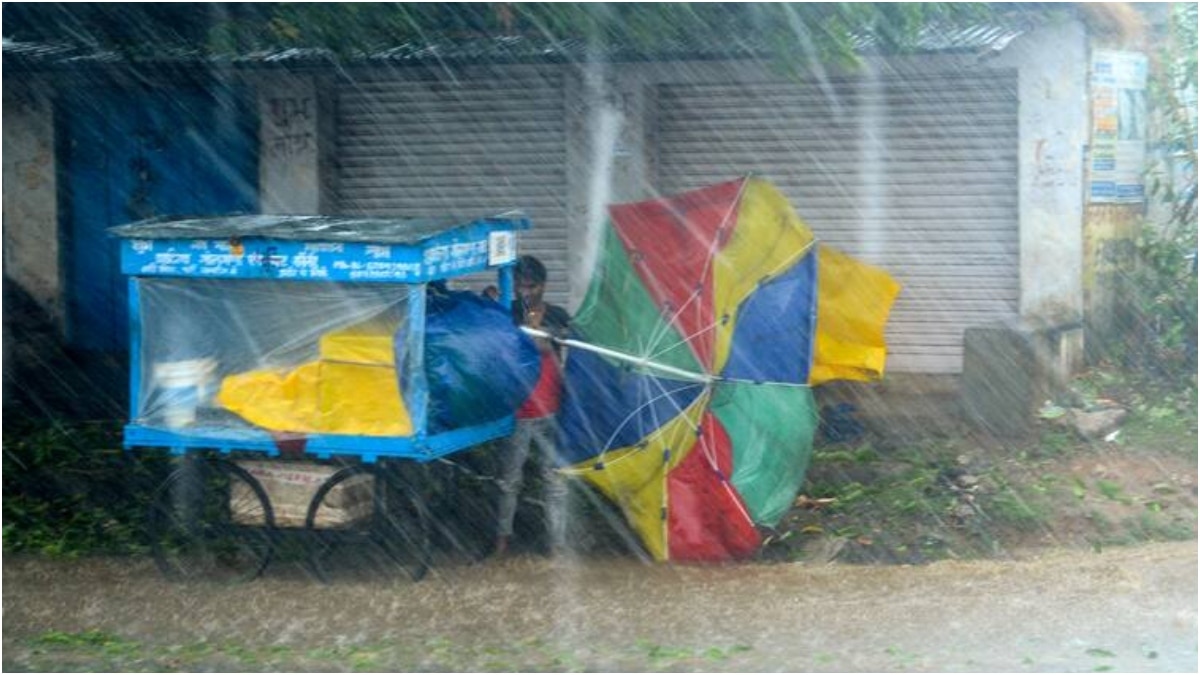 Bihar Weather Today: बिहार में आंधी-पानी के साथ गिरेगा ठनका! पटना, दरभंगा सहित आज 13 जिलों में ऑरेंज अलर्ट