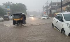 Gujarat Rain: રાજકોટ, બોટાદ અને ભાવનગરમાં કરા સાથે ખાબક્યો વરસાદ, કેરી સહિતના પાકને વ્યાપક નુકસાનની ભીતિ