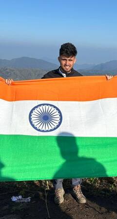 Travel: मणिपुर की सबसे ऊंची चोटी पर चढ़ गया ये लड़का
