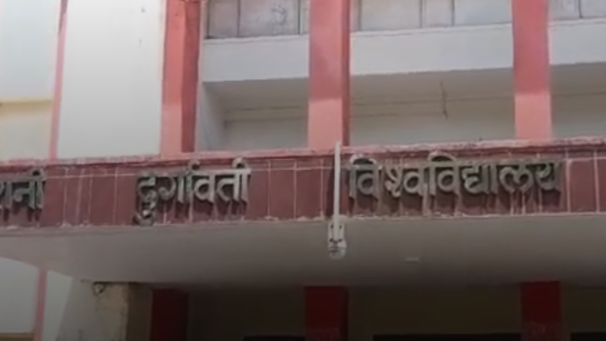 बीएससी के पेपर में वीरांगना रानी दुर्गावती के नाम के साथ ‘मकबरा’ जोड़ने पर बवाल, ABVP बोली- ये अपमान है…
