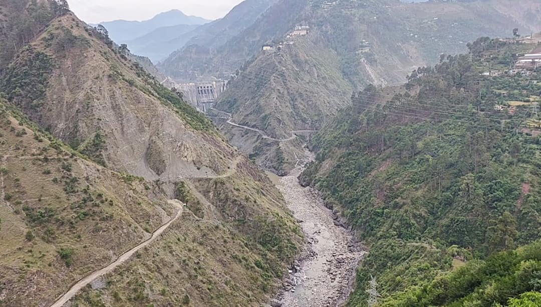 चिनाब नदी की इन तस्वीरों को देखकर सूख जाएगा पाकिस्तान का 'गला', आप भी देखें Chenab River Baglihar Salal Dam Closed Photos Surface Pakistan Will Not Get Water चिनाब नदी की इन तस्वीरों को देखकर सूख जाएगा पाकिस्तान का 'गला', आप भी देखें