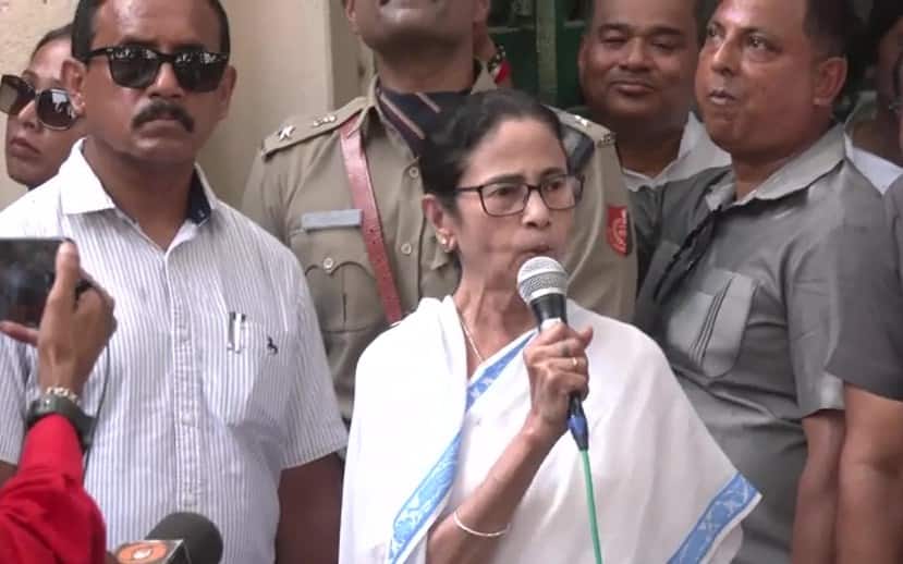 Mamata Banerjee expressed concern over attacks on Bengali-speaking people in Odisha Maharashtra Bihar and Uttar Pradesh 'Why Are You Thrashing Our People?' Mamata Says Bengali-Speaking Migrants Being Assaulted In Odisha, Bihar, UP