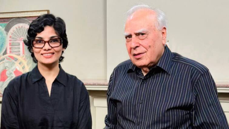 Neha Singh Rathore met Kapil Sibal and talked about Pahalgam to treason issue कपिल सिब्बल से मिलीं नेहा सिंह राठौर, पहलगाम से देशद्रोह तक के मुद्दे पर दिया जवाब, जानें- क्या कहा?