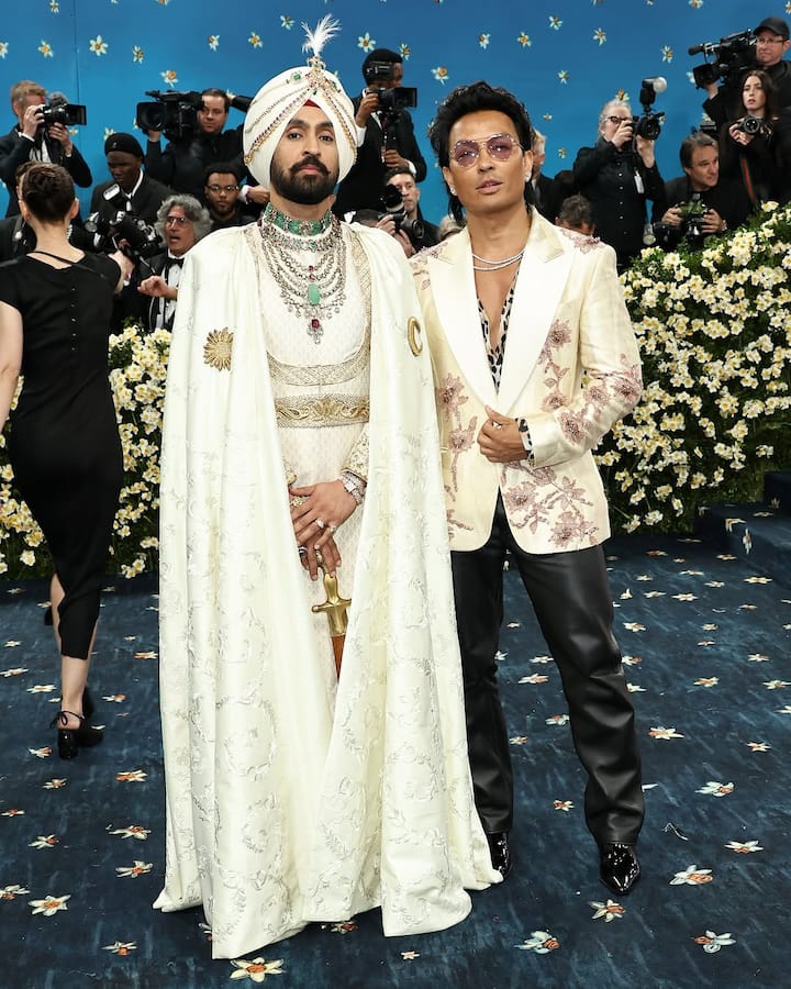 Diljit Dosanjh wore Prabal Gurung, a turban, and carried a Kripan, blending Punjabi heritage with Met flair. (Instagram/vogueindia)
