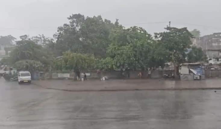 Amreli Rain: અમરેલી જિલ્લામાં વિજળીના કડાકા ભડાકા સાથે ધોધમાર વરસાદ, હવામાન વિભાગે આપ્યું રેડ એલર્ટ 