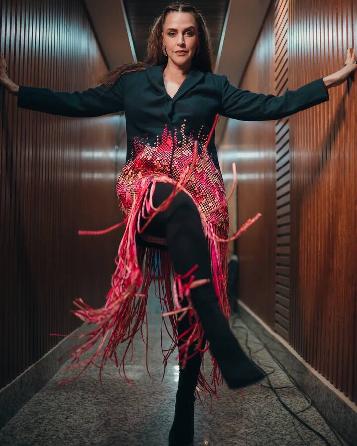 नेहा का चैट शो भी है, जिसमें वो सेलेब्स के साथ अक्सर गप्पे मारते हुए और मजेदार सवाल-जवाब करती हुई नजर आती हैं.