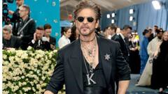 Bollywood at Met Gala 2025: Met Gala-য় ‘বাদশাহি’ মেজাজে শাহরুখ, স্বামীর সঙ্গে হাজির প্রিয়ঙ্কা, অন্তঃসত্ত্বা কিয়ারা-দিলজিৎ কেমন সাজলেন দেখুন