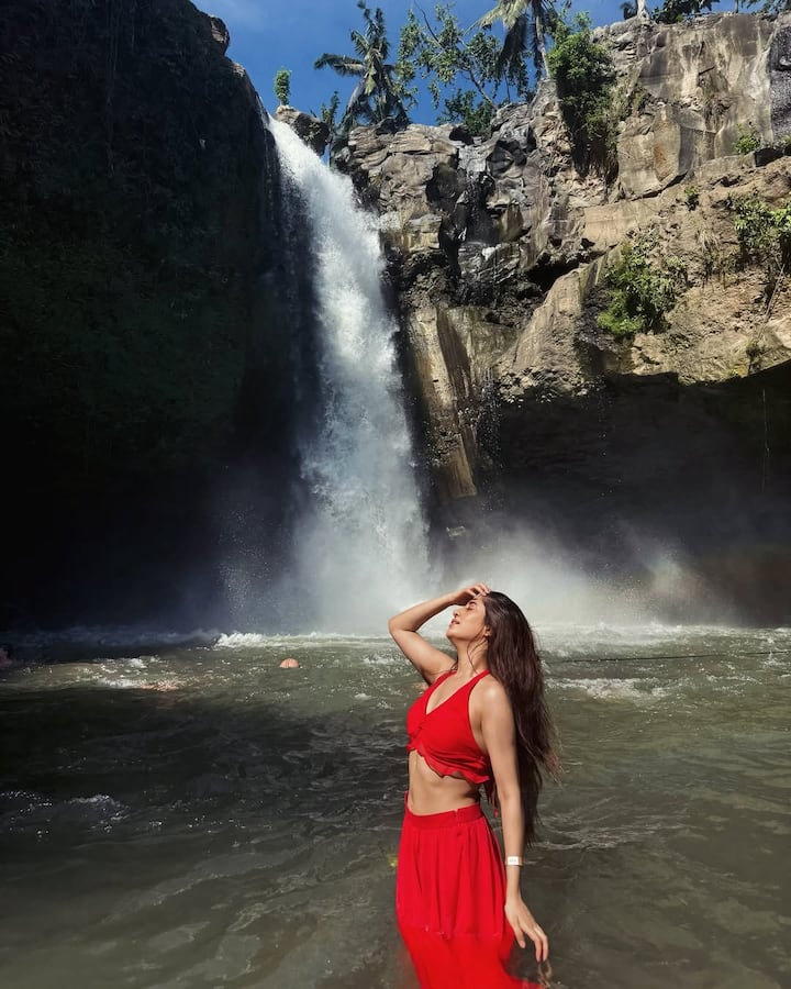 The ‘Barsatein’ actress often shares her vacation pictures on social media, giving everyone a glimpse into her beautiful getaways.