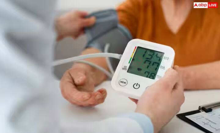 ਘੱਟ ਬਲੱਡ ਪ੍ਰੈਸ਼ਰ ਵਾਲੇ ਲੋਕ - ਮੇਥੀ ਦਾ ਪਾਣੀ ਬਲੱਡ ਪ੍ਰੈਸ਼ਰ ਨੂੰ ਘੱਟ ਕਰ ਸਕਦਾ ਹੈ, ਜਿਸ ਨਾਲ ਚੱਕਰ ਆਉਣੇ, ਕਮਜ਼ੋਰੀ ਅਤੇ ਬੇਹੋਸ਼ੀ ਵਰਗੀਆਂ ਸਮੱਸਿਆਵਾਂ ਹੋ ਸਕਦੀਆਂ ਹਨ।