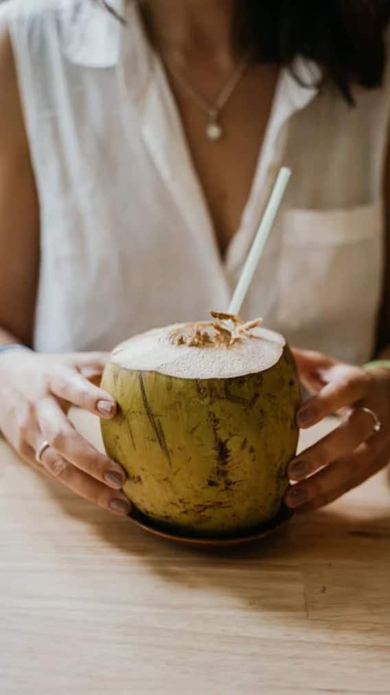 किस तरह के नारियल का रंग होता है गुलाबी?