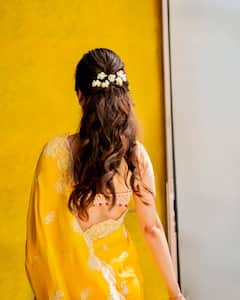 Manushi Chhillar: ఎల్లో కలర్ శారీలో ఎల్లోరా శిల్పంలా ఉన్న మానుషి!