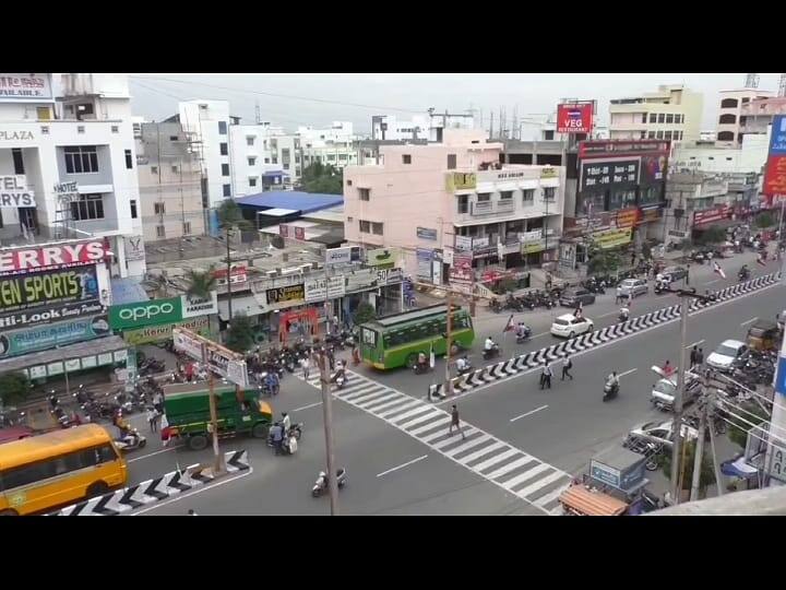 பாண்டிச்சேரியில் இருந்து மதுபானங்களை கடத்தி கரூரில் வீட்டில் வைத்திருந்த சதீஸ்கண்ணன் கைது. 233 மது பாட்டில்கள் கார், இருசக்கர வாகனம் பறிமுதல்.