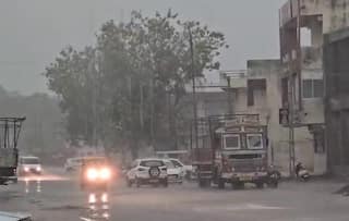 Rajkot Rain:  જસદણ અને વિંછીયામાં વિજળીના કડાકા સાથે ધોધમાર વરસાદ, ખેતરોમાં પાણી હાલતા થયા