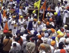 Amritsar News: ਅੰਮ੍ਰਿਤਪਾਲ ਸਿੰਘ ਦੇ ਹੱਕ 'ਚ ਅੰਮ੍ਰਿਤਸਰ ਹੋਇਆ ਵੱਡਾ ਇਕੱਠ, NSA ਖ਼ਿਲਾਫ਼ ਕੀਤਾ ਵਿਰੋਧ ਪ੍ਰਦਰਸ਼ਨ, ਘੇਰਿਆ DC ਦਫ਼ਤਰ