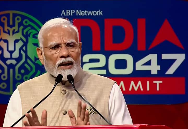 नरेंद्र मोदी म्हणाले, प्रगतीसाठी आपली संस्कृती सोडण्याची गरज नाही. डिजीटल इंडिया आपल्या जीवनाचा भाग झाला आहे. डिजीटल इंडियानं एक नव जग बनवलं आहे. गेल्या तीन वर्षात भारतीय क्रिएटर्सला 21 हजार  कोटी रुपये मिळाले आहेत.