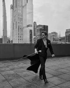 Shah Rukh Khan Owns The Met Gala 2025 Red Carpet With His Iconic Pose, See Pics