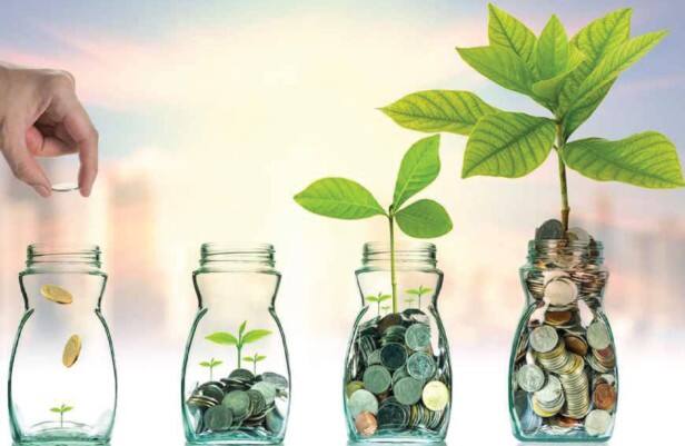 મ્યુચ્યુઅલ ફંડ્સ હાલમાં રોકાણ કરવા માટે એકદમ શ્રેષ્ઠ છે. આ સ્કીમમાં SIP દ્વારા તમે તમારી ક્ષમતા મુજબ દર મહિને સરળતાથી રકમ જમા કરાવી શકો છો. ઉપરાંત, લાંબા ગાળે આ યોજનામાં મળતું વળતર અન્ય સરકારી યોજનાઓ કરતાં ઘણું વધારે છે.