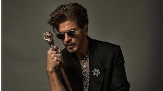 Shah Rukh Khan Impresses Desi Fans While Introducing Himself To Foreign Press At Met Gala, Watch