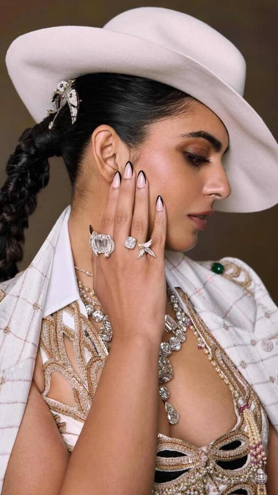 मेट गाला में रॉयल प्रिंसेस बन पहुंची ईशा अंबानी, हार ने खींचा सबका ध्यान