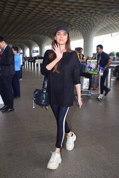 Celebs Spotted: शॉर्ट हेयर..आंखों पर चश्मा, नए लुक में छाई तारा सुतारिया, जालीदार टॉप पहन इठलाती दिखीं मलाइका