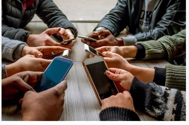 Want 5G and 5000mAh battery in less than 10 thousand These 3 phones are perfect for you 10 हजार से कम में चाहिए 5G और 5000mAh बैटरी? ये 3 फोन हैं आपके लिए परफेक्ट!