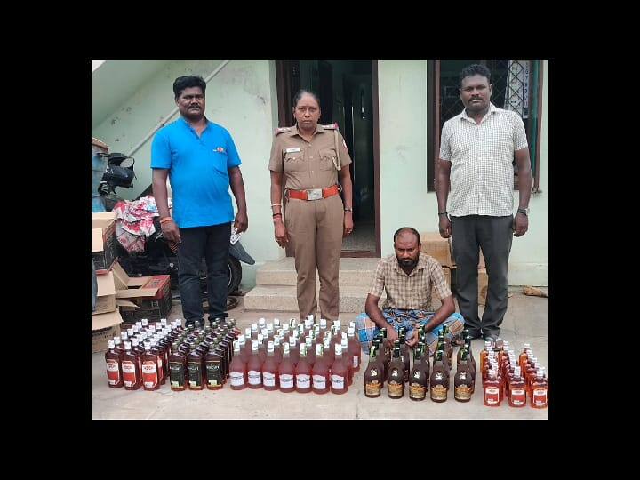 பாண்டிச்சேரியில் இருந்து மதுபானங்களை கடத்தி கரூரில் வீட்டில் வைத்திருந்த சதீஸ்கண்ணன் கைது. 233 மது பாட்டில்கள் கார், இருசக்கர வாகனம் பறிமுதல்.