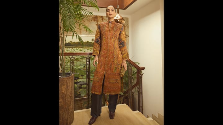 4. Regal Look: The intricately embroidered long jacket with rich and earthy tones made Sonam Kapoor look flawless. The actress served royal elegance in her outfit that she paired with pants and bold accessories. She blended cultural heritage with contemporary styles. (Image Source: Instagram/@sonamkapoor)