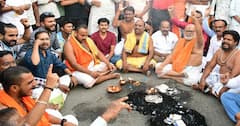 NEET Exam: நீட் தேர்வை எழுத பூணூலை அறுக்கச்சொன்ன விவகாரம்; இருவர் கைது- பின்னணி!