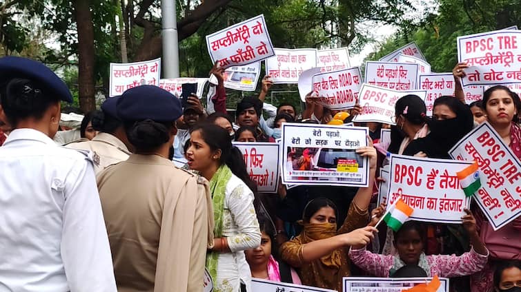 Police Lathi-Charge BPSC Teacher Candidates in Patna Over Supplementary Result Demand