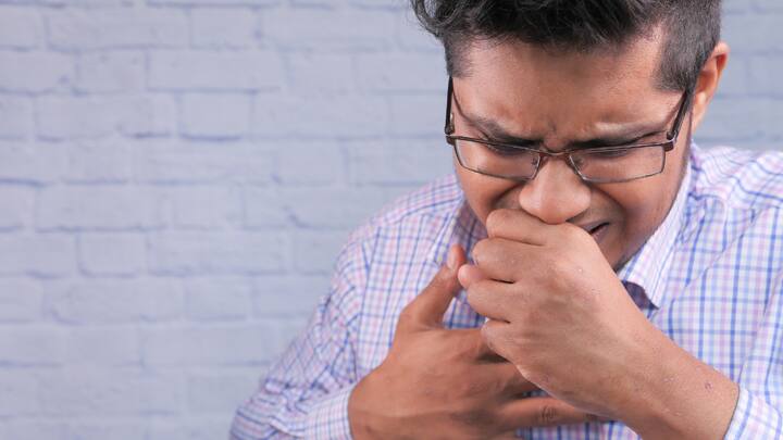 3. Know And Manage Your Triggers: Every asthma patient has unique triggers. Patients can be triggered by dust, cold, air, and even strong odours. Always remember to avoid situations and environments that can worsen your symptoms. Awareness is the first step to effective prevention. (Image Source: Canva)