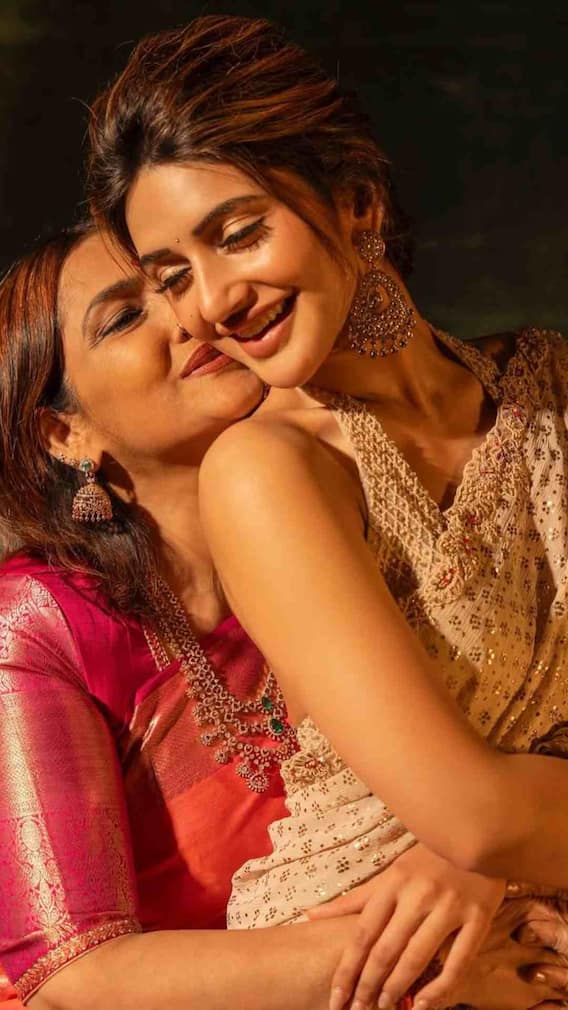 అమ్మ ఒడిలో శ్రీలీల..ఎంత మురిసిపోతున్నారో!