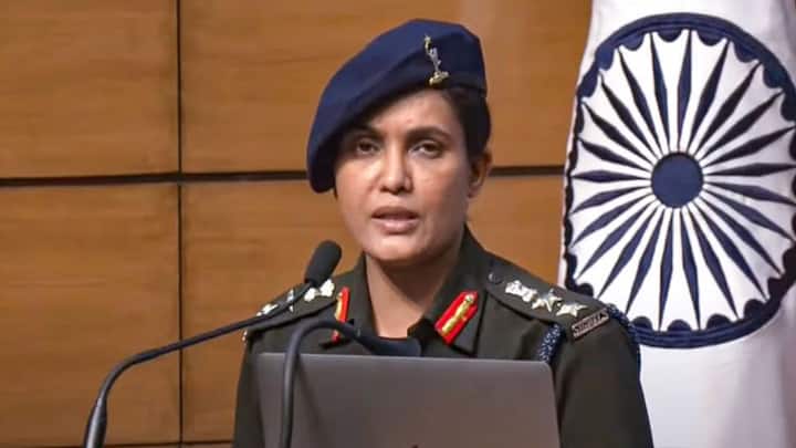 कर्नल सोफिया कुरेशी आणि विंग कमांडर व्योमिका सिंह यांनी ऑपरेशन सिंदूरची सकाळी माहिती दिली आहे.