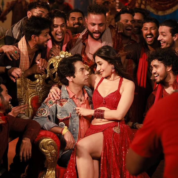 Bhool Chuk Maaf tells the story of Ranjan, a romantic young man from Banaras who lands a government job to marry his love, Titli.