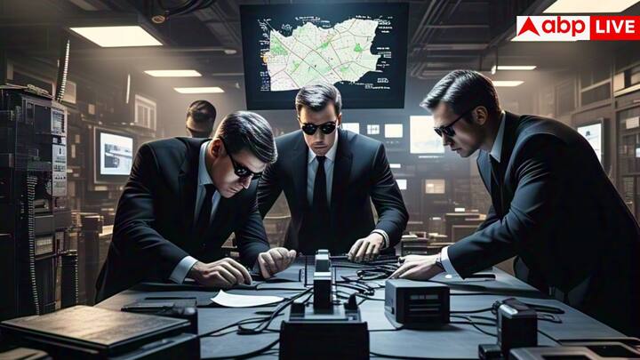 इंटर-सर्विसेज इंटेलिजेंस यानी आईएसआई पाकिस्तान की सेना और वहां की सरकार के लिए काफी अहम भूमिका निभाती है. पहलगाम हमले के बाद पाकिस्तान के प्रधानमंत्री ने आईएसआई हेडक्वॉर्टर का दौरा किया था और भारत के साथ बढ़ रहे तनाव की जानकारी ली थी.