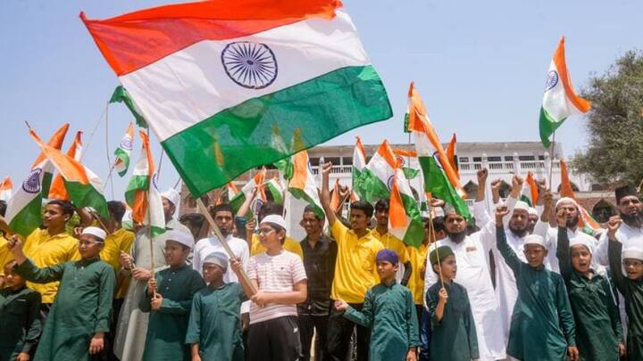 লক্ষ্ণৌতে জাতীয় পতাকা উড়িয়ে অপারেশন সিঁদুরের জয়ধ্বনি দেওয়া হয়। অন্যদিকে রাজস্থানের যোধপুরে হাইকোর্টের আইনজীবীরা আদালত চত্বরেই 'বন্দেমাতরম' ধ্বনি দেন, 'ভারতমাতা কি জয়' ধ্বনিতে গলা মেলান সকলে।