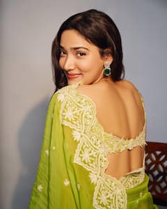Medha Shankar Glows In Lime Green Saree: A Picture-Perfect Traditional Moment