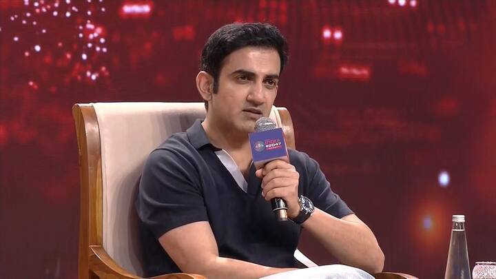 তিনি আরও যোগ করেন, 'আমি সমালোচকদের জবাব দেওয়ার জন্য কিন্তু কোচ হয়নি। আমি কোচ হয়েছি ওই ১০ বছরের ছেলেটার জন্য যে রোদের মধ্যে ছয়, সাত ঘণ্টা বসে ম্যাচ দেখতে আসে। ও যদি খুশি খুশি বাড়ি ফেরে তাহলে সেটা আমার সাফল্য। কমেন্ট্র বক্সে কে কী বলল, মিডিয়া কী বলল, সেটা নিয়ে ভাবা আমার কাজ নয়। ওদের ভুল প্রমাণ করার কোনও দায় নেই আমার। আমার কাজ সকলের মুখে হাসি ফোটানো।'